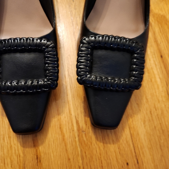 NWOB Aquatalia Aurelia Buckle Weatherproof Pointed Toe Pump Size 9.5 - Picture 3 of 9